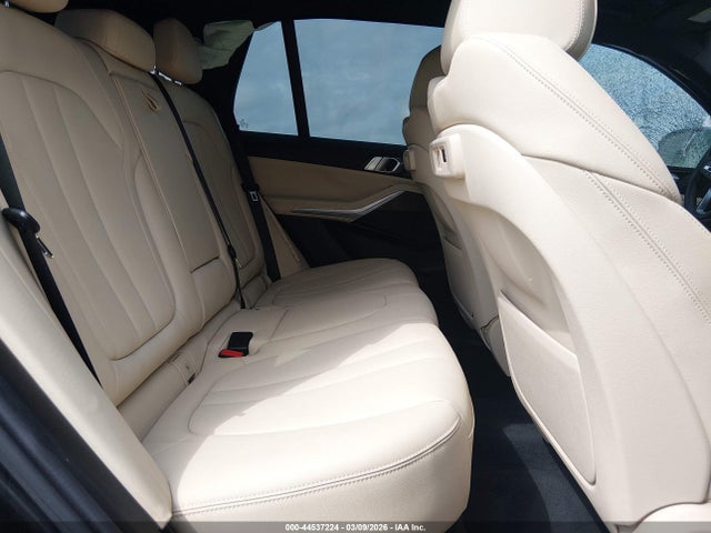 44537224 :رقم المزاد ، 5UXCR4C07N9M68928 vin ، 2022 Bmw X5 Sdrive40i مزاد بيع