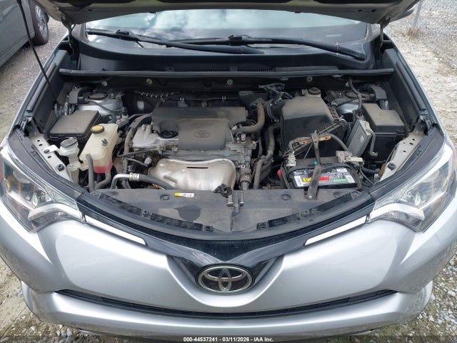 2T3WFREV2JW415769 Toyota Rav4 Xle