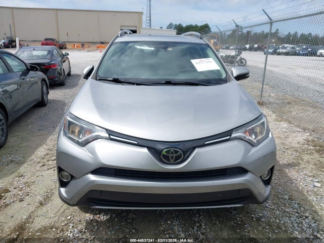 2T3WFREV2JW415769 Toyota Rav4 Xle
