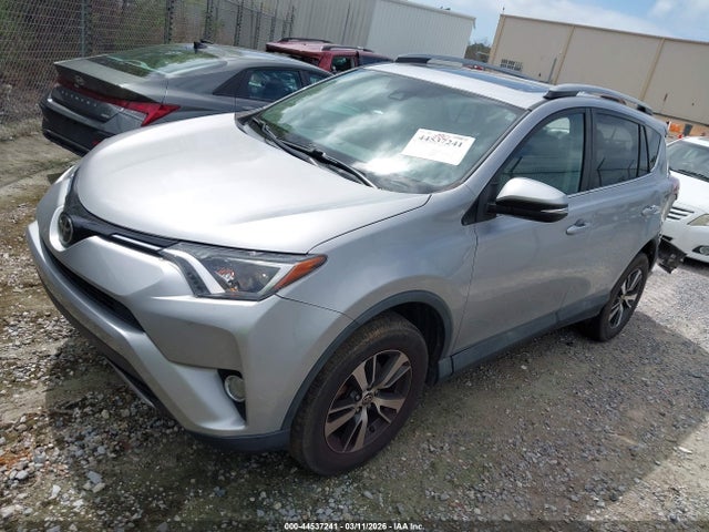 2T3WFREV2JW415769 Toyota Rav4 Xle
