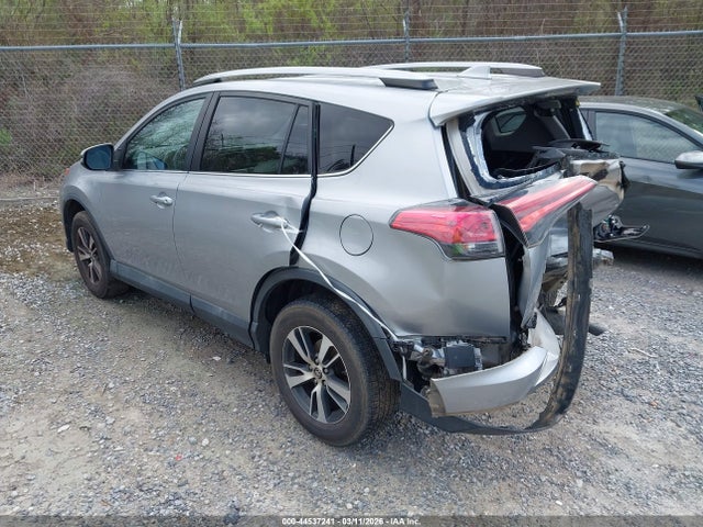 2T3WFREV2JW415769 Toyota Rav4 Xle