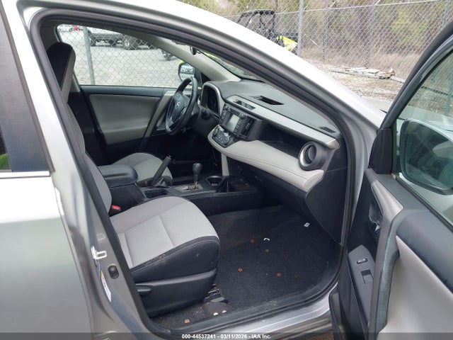 2T3WFREV2JW415769 Toyota Rav4 Xle