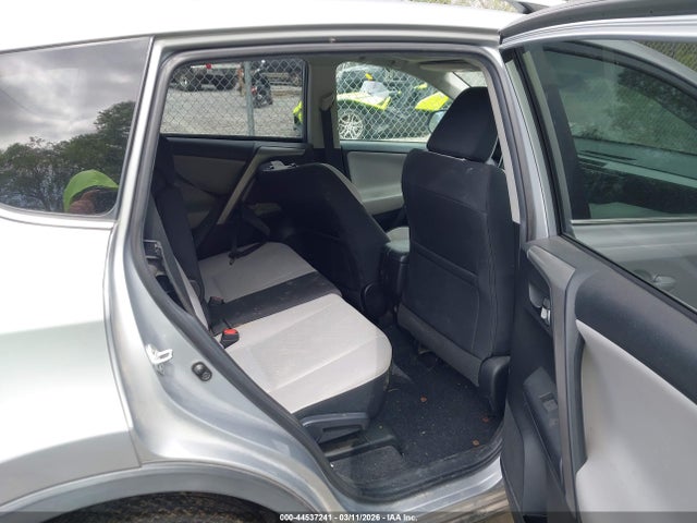 2T3WFREV2JW415769 Toyota Rav4 Xle