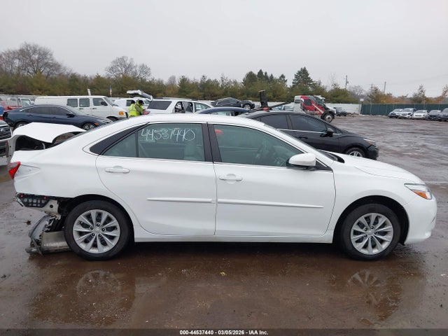 44537440 :رقم المزاد ، 4T1BF1FK0HU792673 vin ، 2017 Toyota Camry Le مزاد بيع