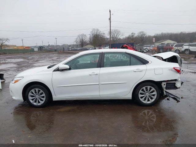 44537440 :رقم المزاد ، 4T1BF1FK0HU792673 vin ، 2017 Toyota Camry Le مزاد بيع