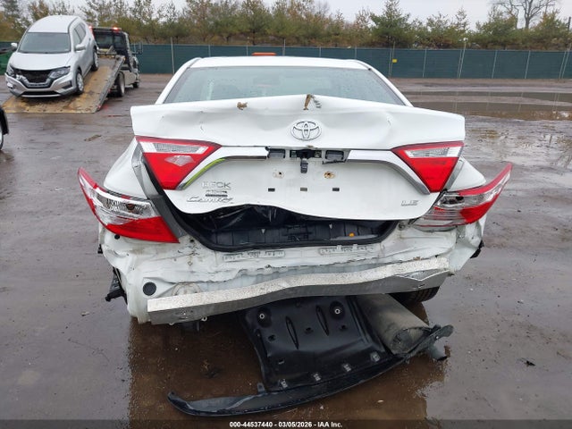 44537440 :رقم المزاد ، 4T1BF1FK0HU792673 vin ، 2017 Toyota Camry Le مزاد بيع