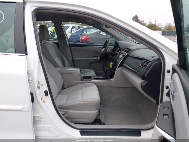 44537440 :رقم المزاد ، 4T1BF1FK0HU792673 vin ، 2017 Toyota Camry Le مزاد بيع