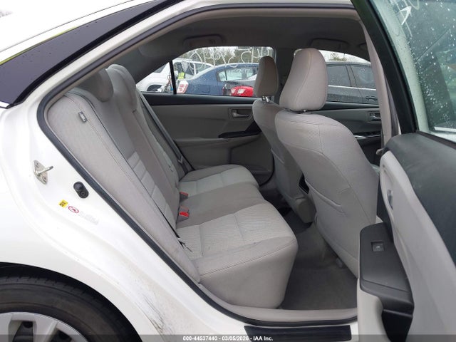44537440 :رقم المزاد ، 4T1BF1FK0HU792673 vin ، 2017 Toyota Camry Le مزاد بيع
