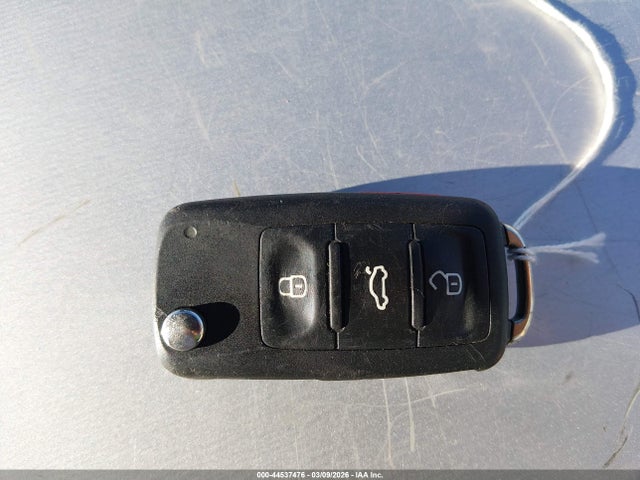 1VWBT7A32HC066008 Volkswagen Passat 1.8t Se
