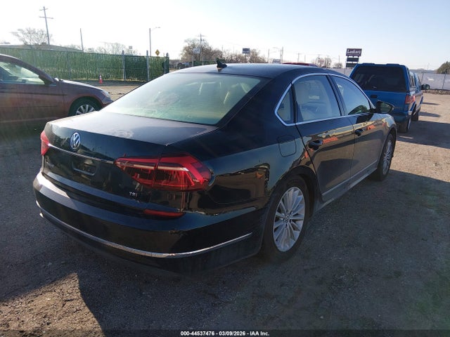 1VWBT7A32HC066008 Volkswagen Passat 1.8t Se