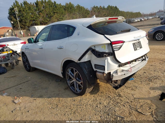 2022 MASERATI LEVANTE ZN661XUA5NX384714 Photo 2