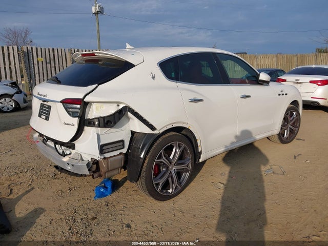2022 MASERATI LEVANTE ZN661XUA5NX384714 Photo 3