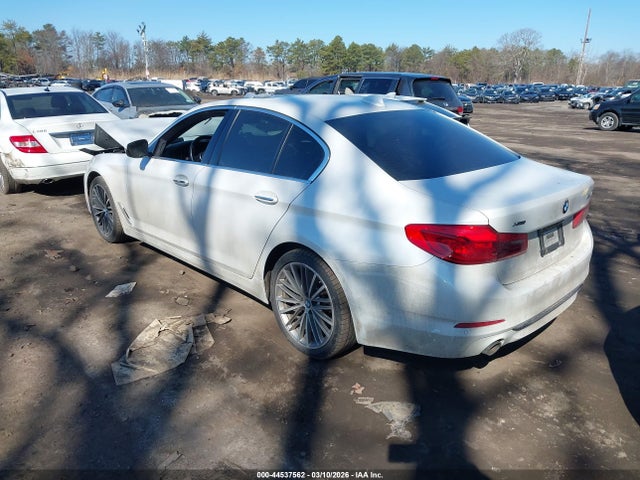 2018 BMW 530I WBAJA7C56JWA73289 Photo 2