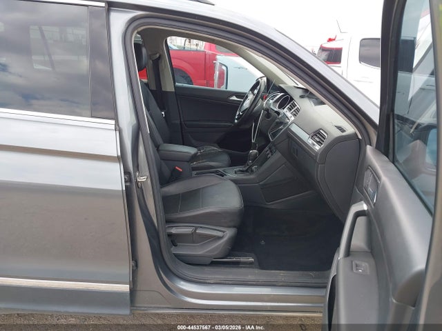 2018 Volkswagen Tiguan 2.0t Se/2.0t Sel მანქანა იყიდება აუქციონზე, vin: 3VV3B7AX2JM056288, აუქციონის ნომერი: 44537567