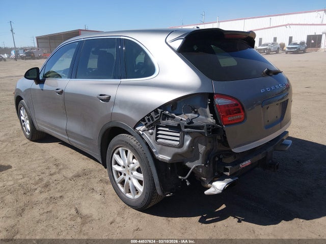 2013 PORSCHE CAYENNE WP1AA2A25DLA01094 Photo 2