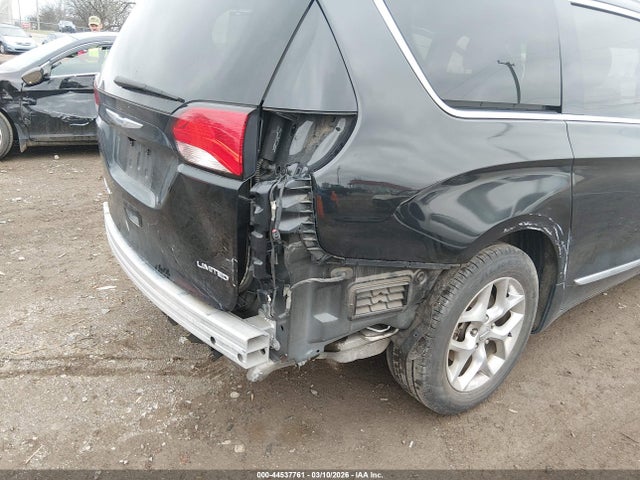 2018 Chrysler Pacifica Limited მანქანა იყიდება აუქციონზე, vin: 2C4RC1GG4JR273795, აუქციონის ნომერი: 44537761