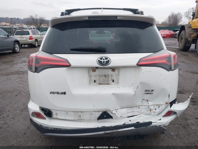 Toyota Rav4 Xle 2018 JTMRFREV1JJ745107 Image 16