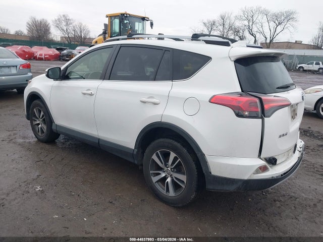 Toyota Rav4 Xle 2018 JTMRFREV1JJ745107 Image 3