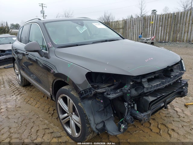 2017 VOLKSWAGEN TOUAREG WVGGF7BP7HD005888
