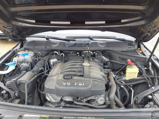 2017 VOLKSWAGEN TOUAREG WVGGF7BP7HD005888 Photo 9