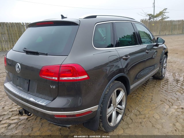 2017 VOLKSWAGEN TOUAREG WVGGF7BP7HD005888 Photo 3
