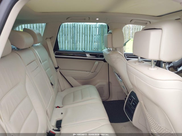 2017 VOLKSWAGEN TOUAREG WVGGF7BP7HD005888 Photo 7