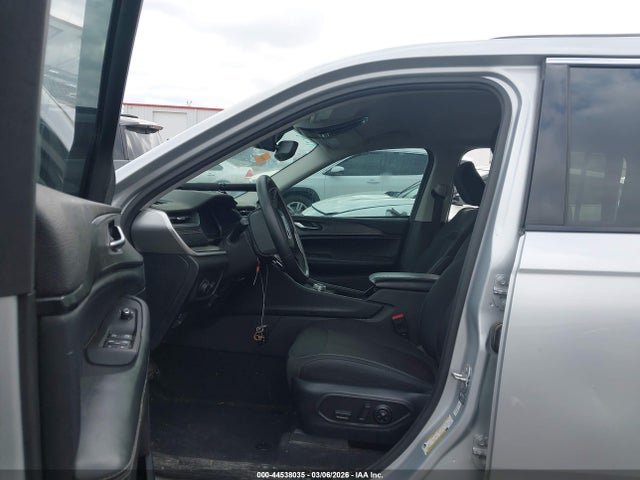 Продаж на аукціоні авто 2023 Jeep Grand Cherokee L Laredo 4x2, vin: 1C4RJJAG3P8768816, номер лоту: 44538035