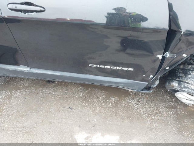 44538053 :رقم المزاد ، 1C4PJMCS7GW114732 vin ، 2016 Jeep Cherokee Latitude مزاد بيع