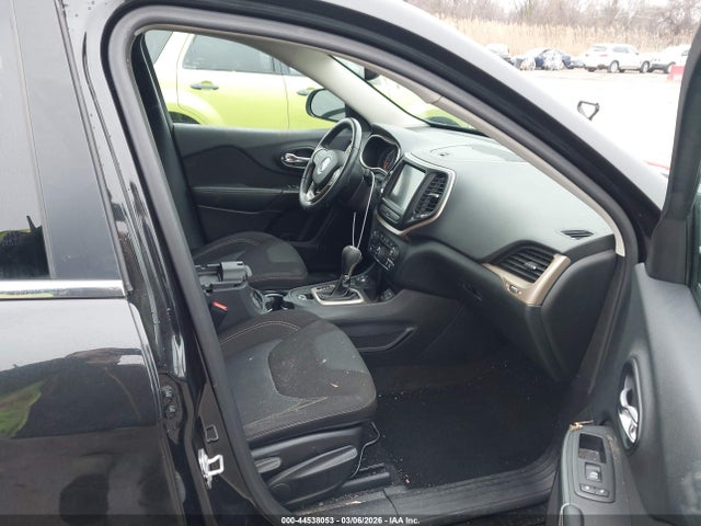 44538053 :رقم المزاد ، 1C4PJMCS7GW114732 vin ، 2016 Jeep Cherokee Latitude مزاد بيع