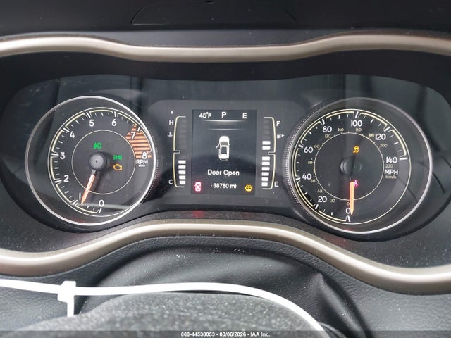 44538053 :رقم المزاد ، 1C4PJMCS7GW114732 vin ، 2016 Jeep Cherokee Latitude مزاد بيع