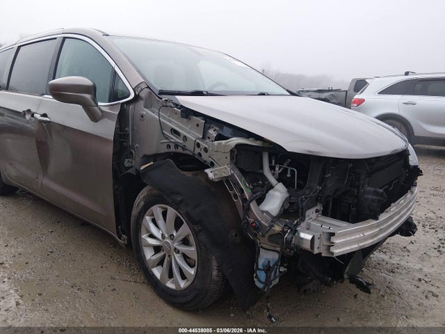 Продаж на аукціоні авто 2018 Chrysler Pacifica Touring Plus, vin: 2C4RC1FG5JR131506, номер лоту: 44538085