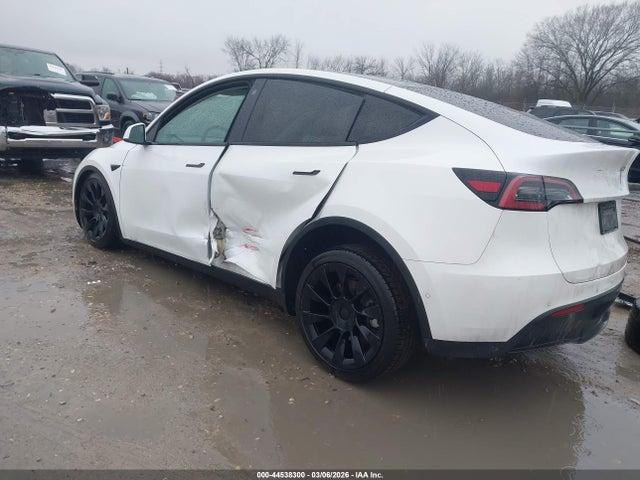 Продаж на аукціоні авто 2022 Tesla Model Y Long Range Dual Motor All-wheel Drive, vin: 7SAYGAEE4NF362756, номер лоту: 44538300