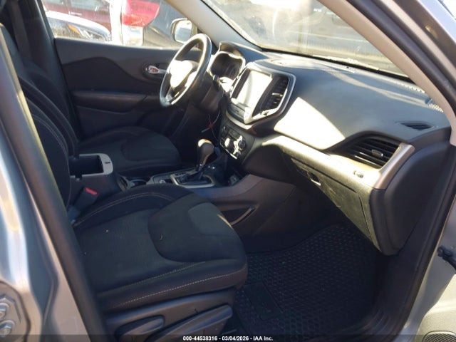 1C4PJMCB9GW311160 Jeep Cherokee Latitude