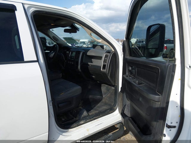 44538329 :رقم المزاد ، 3C6UR5CJ3JG257182 vin ، 2018 Ram 2500 Tradesman  4x4 6'4 Box مزاد بيع