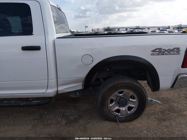 44538329 :رقم المزاد ، 3C6UR5CJ3JG257182 vin ، 2018 Ram 2500 Tradesman  4x4 6'4 Box مزاد بيع