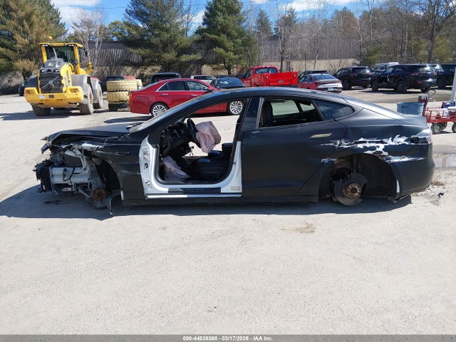 44538368 :رقم المزاد ، 5YJSA1CN3DFP05580 vin ، 2013 Tesla Model S مزاد بيع
