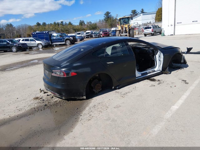 44538368 :رقم المزاد ، 5YJSA1CN3DFP05580 vin ، 2013 Tesla Model S مزاد بيع