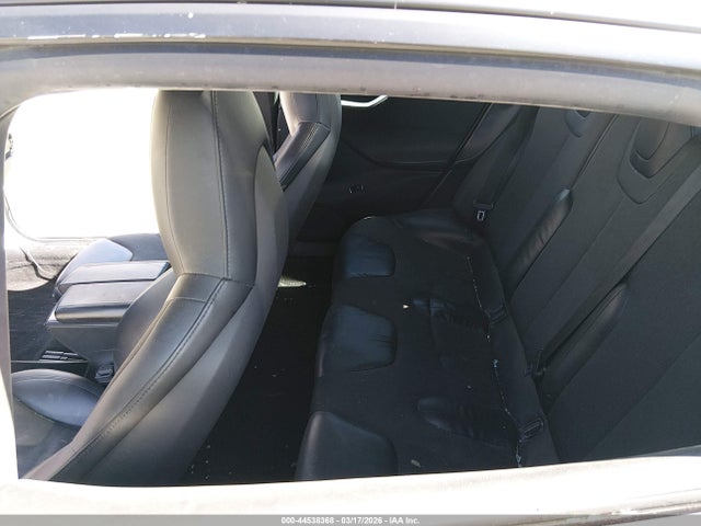 44538368 :رقم المزاد ، 5YJSA1CN3DFP05580 vin ، 2013 Tesla Model S مزاد بيع