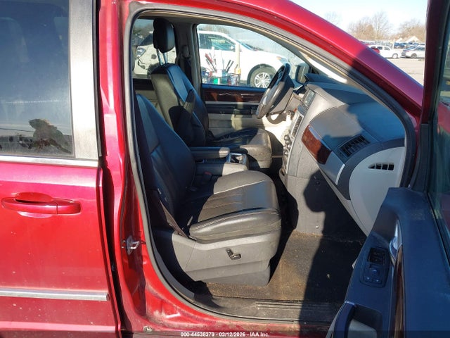 2010 CHRYSLER TOWN & COUNTRY 2A4RR8DX1AR394936 Photo 4