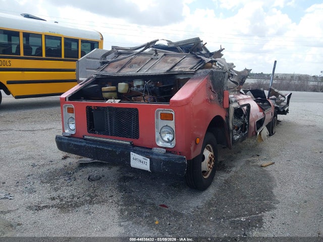 44538432 :رقم المزاد ، 1GCHP32M7F3342214 vin ، 1985 Chevrolet P30 مزاد بيع