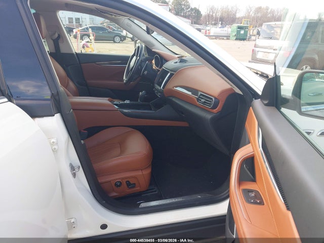 2017 MASERATI LEVANTE ZN661YUA6HX225811 Photo 4