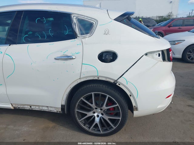 2017 MASERATI LEVANTE ZN661YUA6HX225811 Photo 5