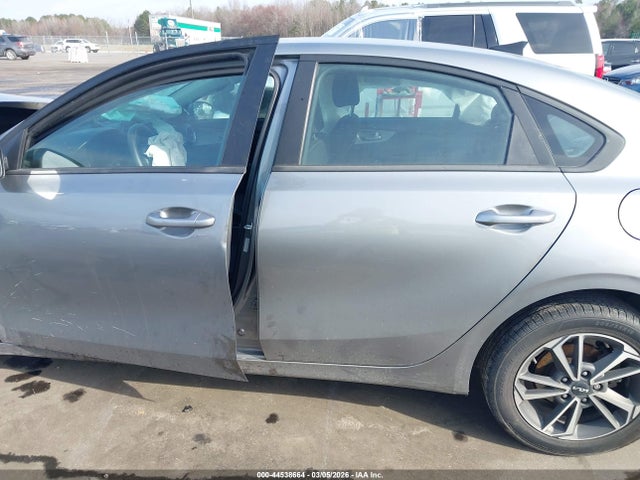 44538664 :رقم المزاد ، 3KPF24AD0NE424502 vin ، 2022 Kia Forte Lxs مزاد بيع