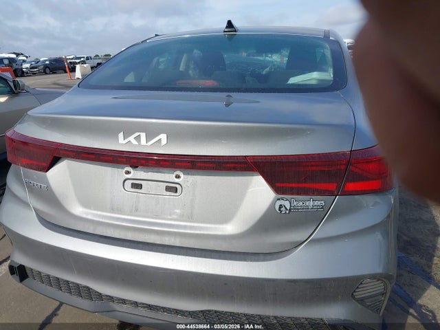 44538664 :رقم المزاد ، 3KPF24AD0NE424502 vin ، 2022 Kia Forte Lxs مزاد بيع