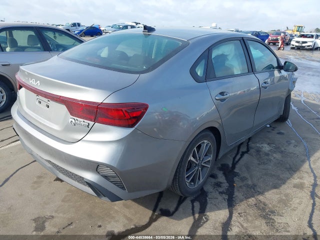 44538664 :رقم المزاد ، 3KPF24AD0NE424502 vin ، 2022 Kia Forte Lxs مزاد بيع