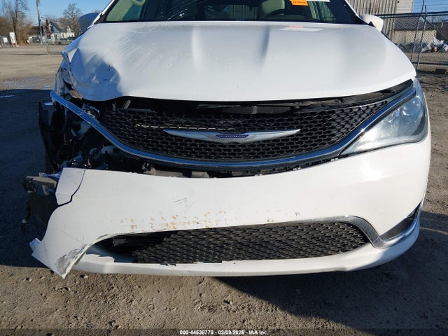 Продаж на аукціоні авто 2017 Chrysler Pacifica Touring-l, vin: 2C4RC1BG5HR794686, номер лоту: 44538779