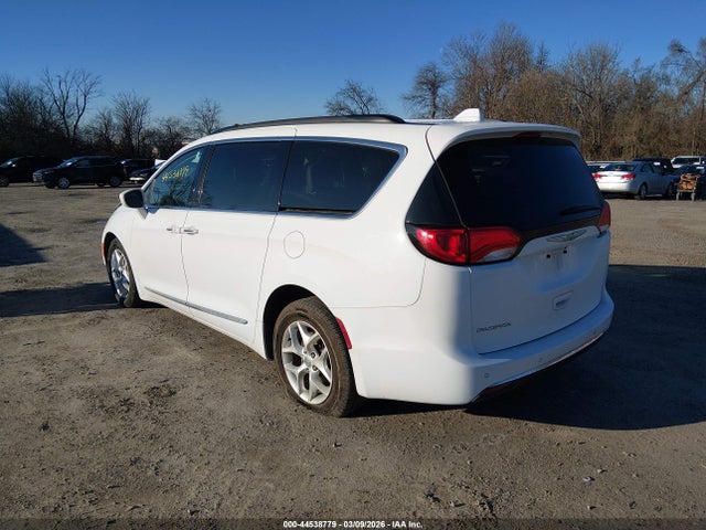 2017 CHRYSLER PACIFICA 2C4RC1BG5HR794686 Photo 2