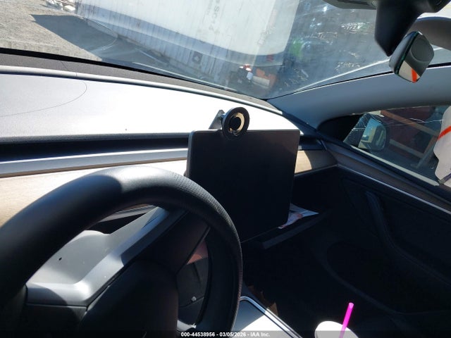 44538956 :رقم المزاد ، 7SAYGDEF1NF535143 vin ، 2022 Tesla Model Y Performance Dual Motor All-wheel Drive مزاد بيع
