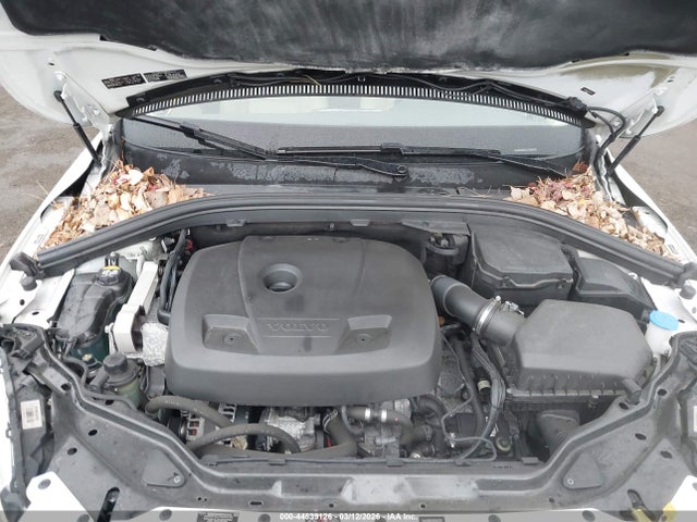 2017 VOLVO XC60 YV440MRU7H2024372 Photo 9