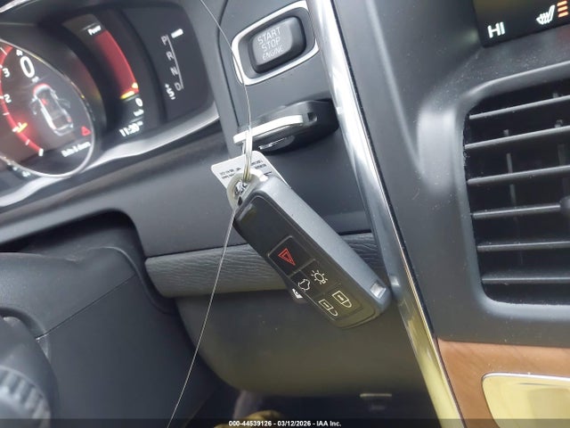 2017 VOLVO XC60 YV440MRU7H2024372 Photo 10